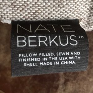 Nate Berkus 15” x 15” pillow. Classy tan & gold 💫